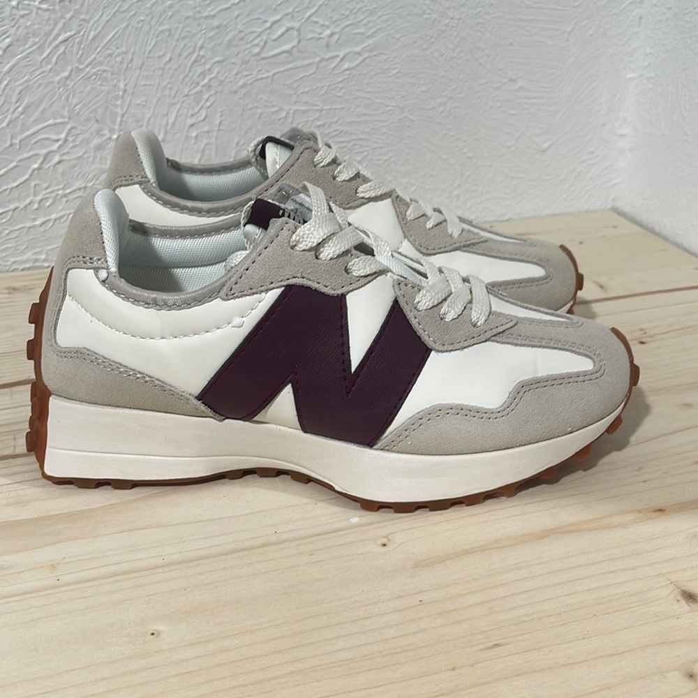 New Balance 327 Brand New size 6.5 women’s/4.5 kids